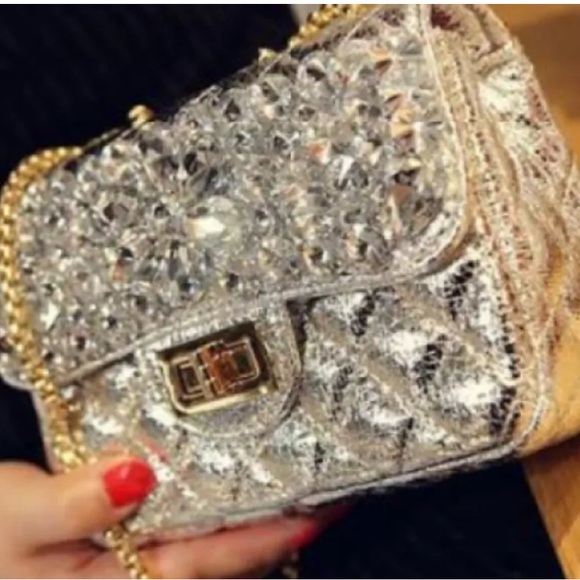 Elegant Gold Quilted Women's Bag - Picture 7 of 13